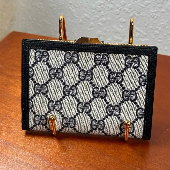 GUCCI Vintage GG Plus French Purse - Picture 2 of 12